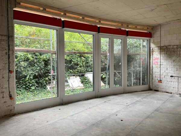 FensterAdler Neubau-Referenz: Fensterfront mit Balkontür