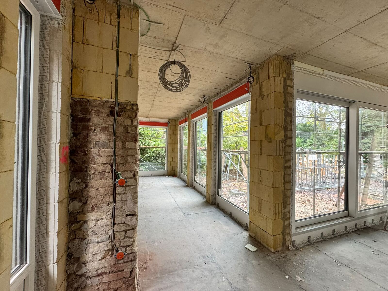 FensterAdler Neubau-Referenz: Fensterreihe im Erdgeschoss, Innenansicht