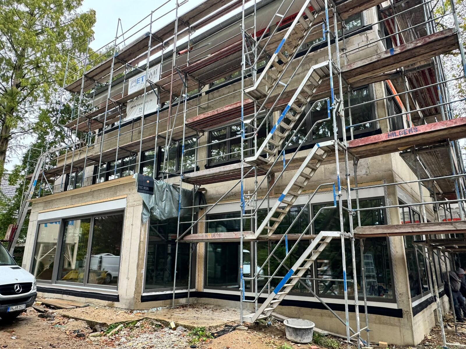 FensterAdler Neubau-Referenz: Wohnhaus mit neuen Fenstern, Außenansicht