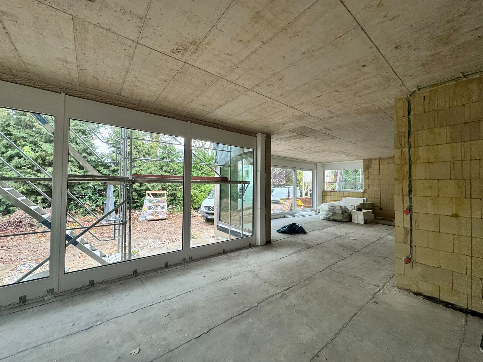 FensterAdler Neubau-Referenz: bodentiefe Fenster im Erdgeschoss